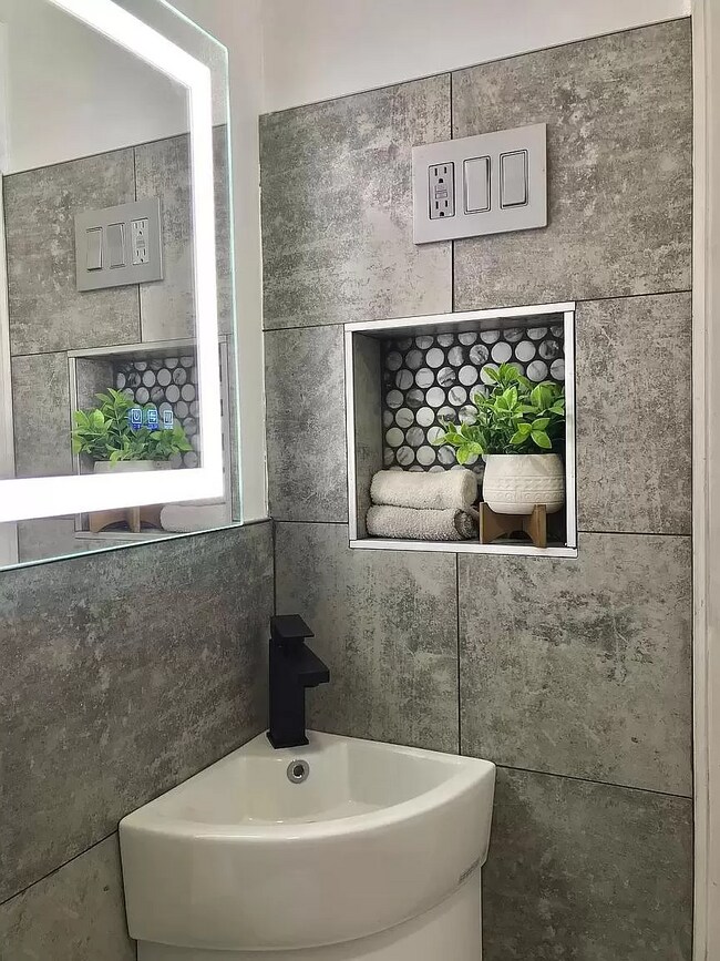 Building Photo - 4529 Arco Ave