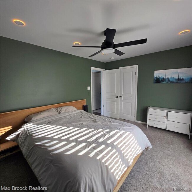 Building Photo - 805 S Winding Dr