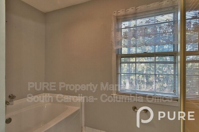 Building Photo - 5 Wotan Ln
