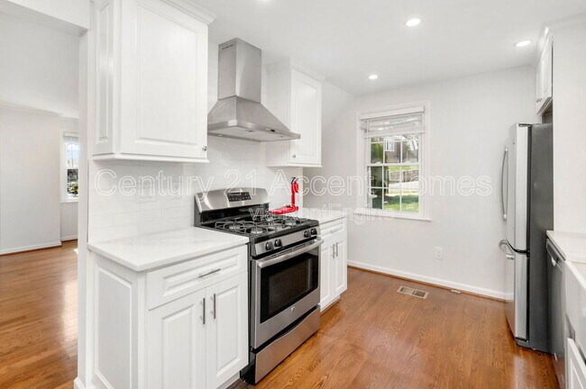 Building Photo - 5026 23rd St S