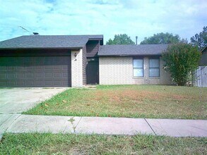 Building Photo - 6777 SW Chaucer Dr