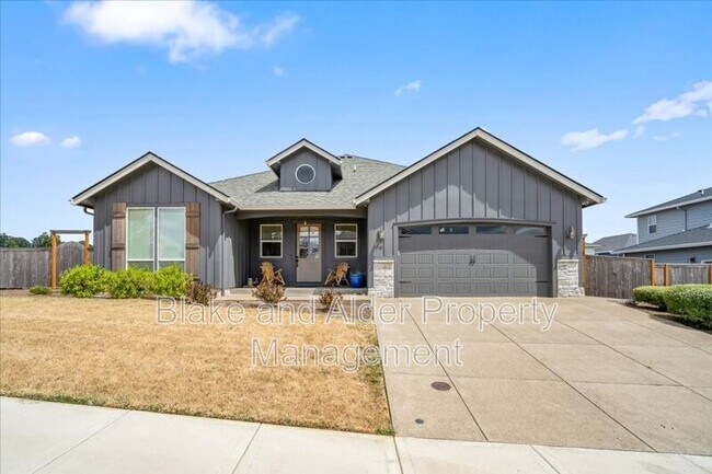Building Photo - 496 NW Cascade Mountain Dr