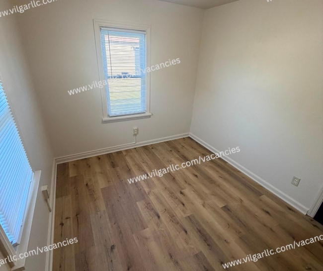Building Photo - 727 Mount