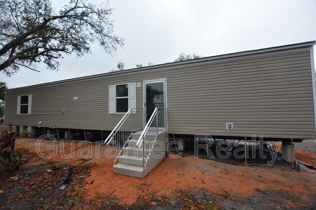 Building Photo - 725 N Chestnut Rd