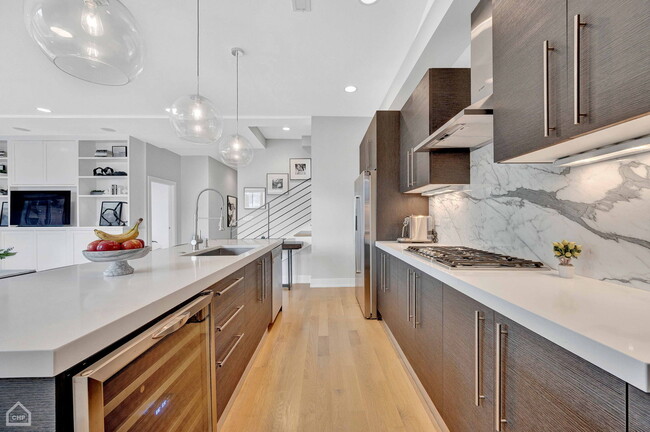 Building Photo - 1312 W Madison St