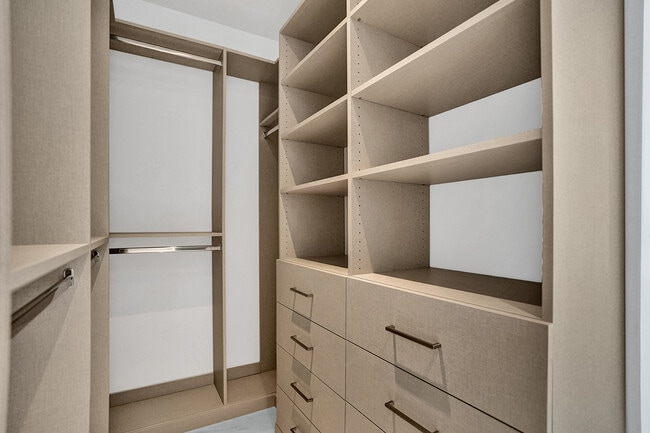 Building Photo - 18975 Collins Ave