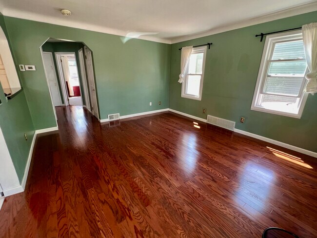 Building Photo - 1702 N Alexander Ave