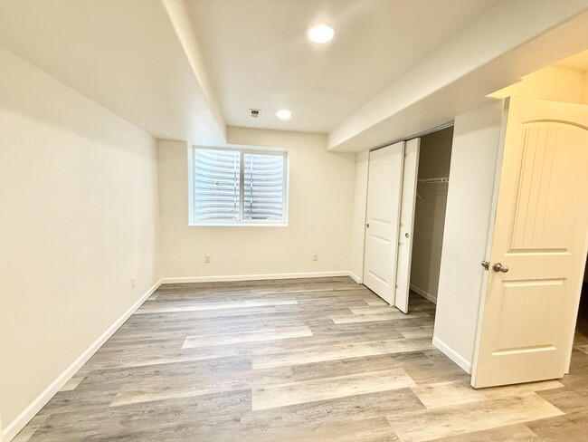 Building Photo - 1952 E 11th St