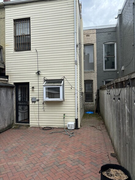 Back Patio - 1022 G St NE