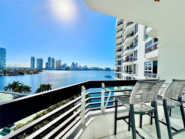 Building Photo - 3600 Mystic Pointe Dr