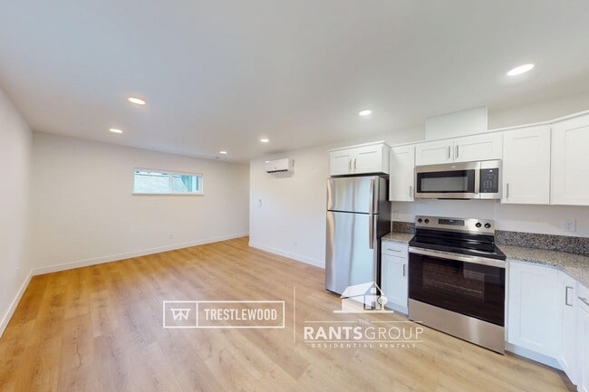 Building Photo - Easy I5 Access! 1 Bed ADU in Trestlewood!