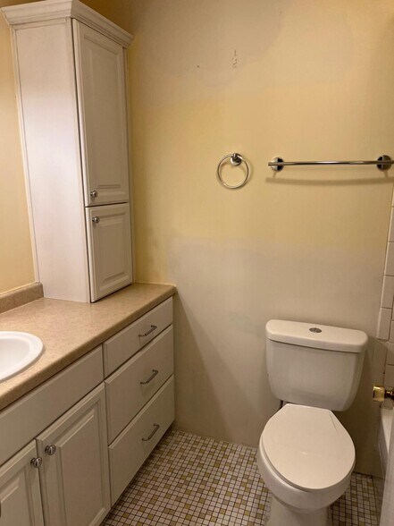 Building Photo - 2650 Brookwood Way Dr