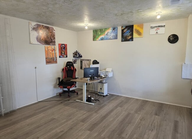 Building Photo - 106 Extrovert Dr