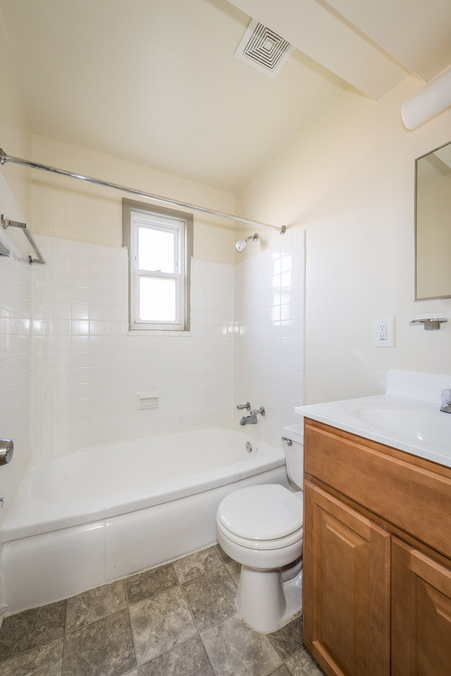 Bathroom - Frederick Greenes Apartments