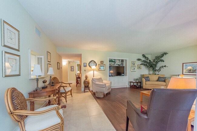 Building Photo - 5151 Jimmy Buffett Mem Hwy
