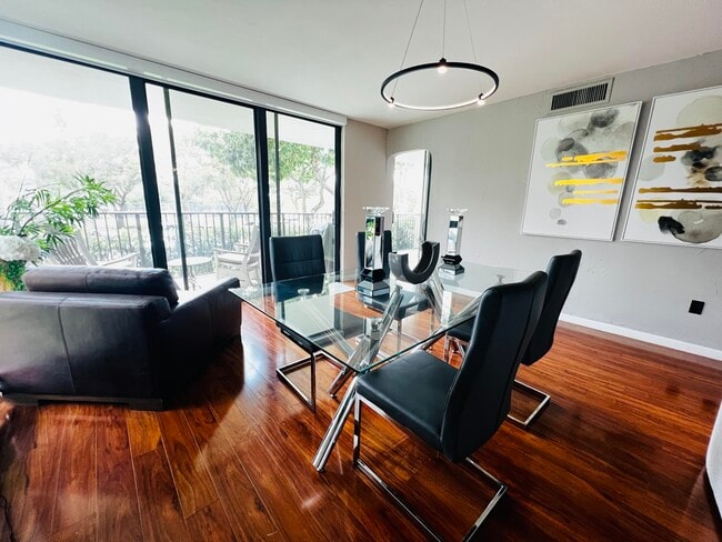 Building Photo - 1201 River Reach Dr