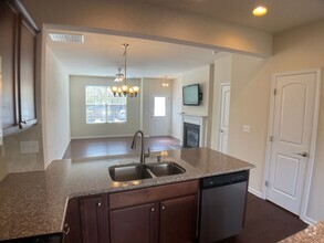 Building Photo - Spacious 2 bed, 2.5 bath with Loft in Thom...