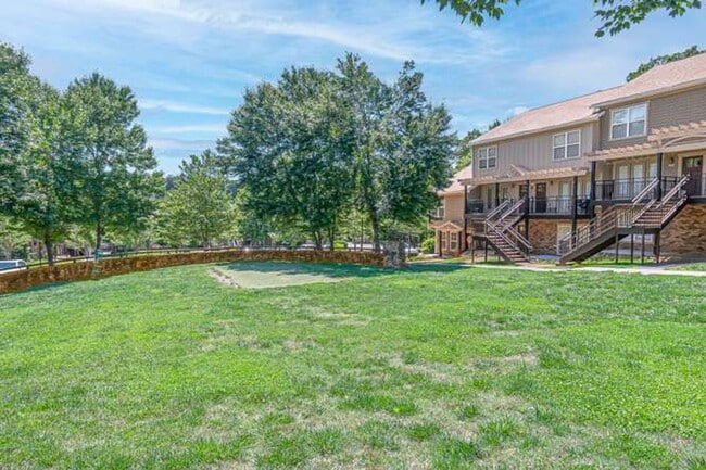 Building Photo - Knoxville 37920 - Two Bedroom, 2.5 Bath Townhome in The Woodlands of Knoxville - Ideal Student Li...