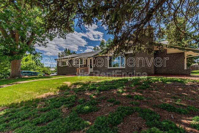 Building Photo - 3730 W Saratoga Ave