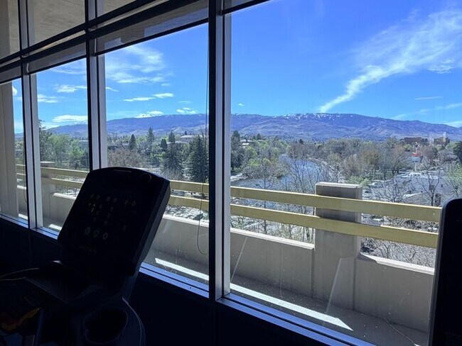 Building Photo - Reno Highrise Condo - Mountain & City Views