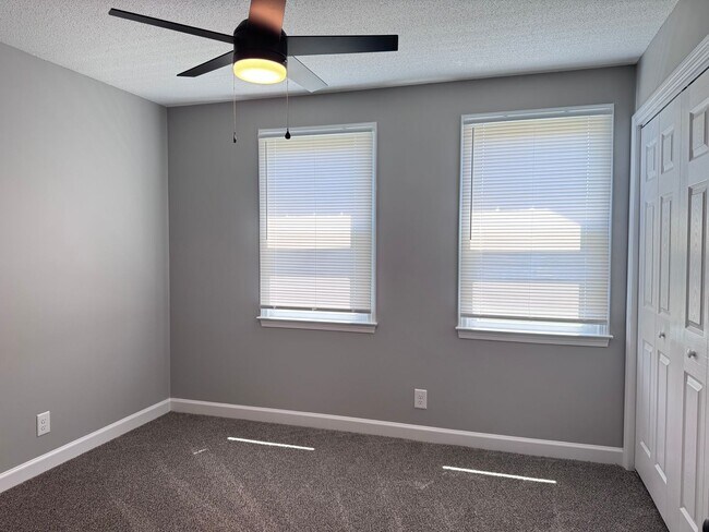 Building Photo - 130 Shady Maple Dr