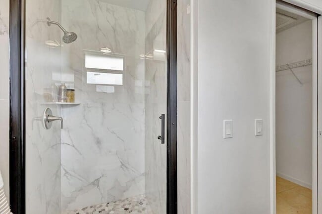 Building Photo - 9312 Pinion Dr