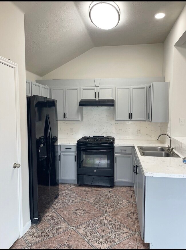 Building Photo - 2831 Sockeye Dr