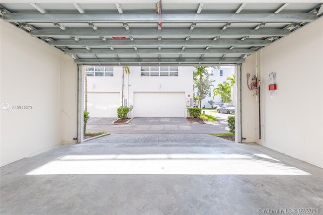 Building Photo - 6611 NW 105th Pl