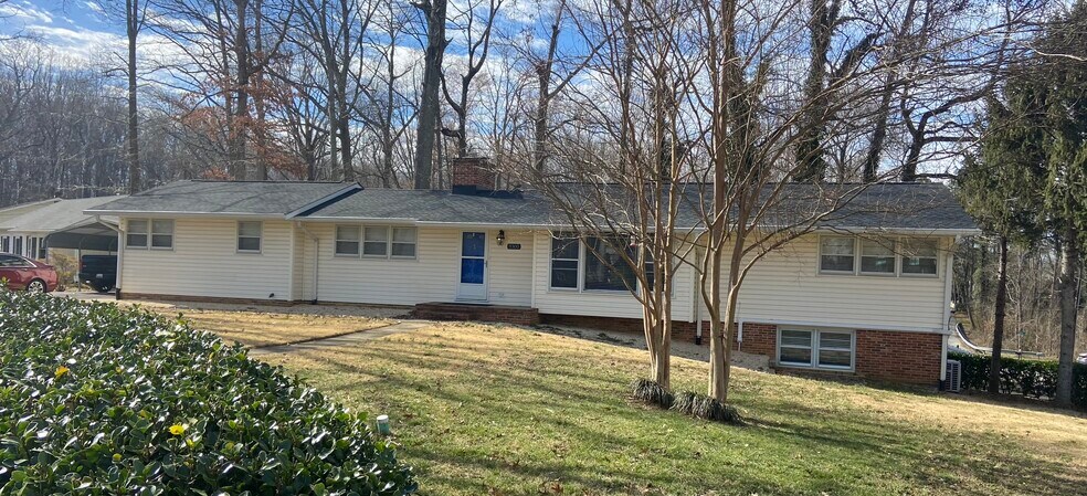 Front view of the house - 3300 Decker Pl
