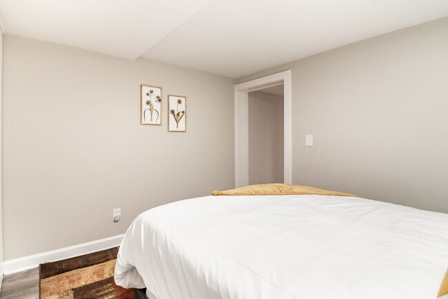 Building Photo - 649 Edgebrook Terrace