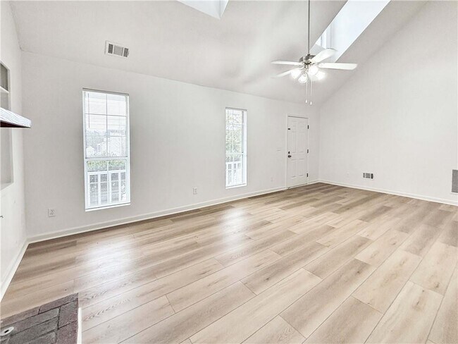 Building Photo - 5907 Brookside Dr SE