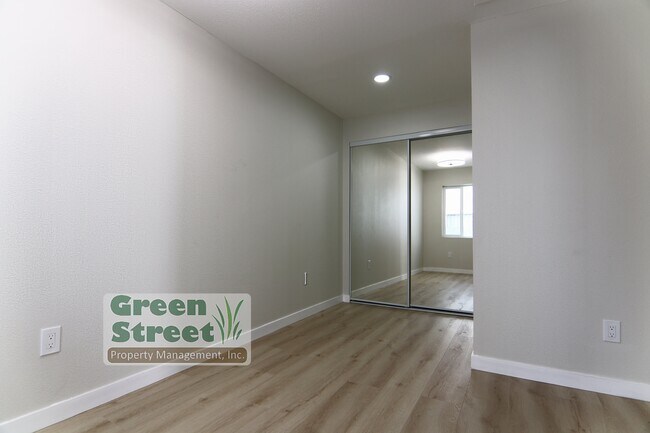 Building Photo - 3849 Menlo Ave