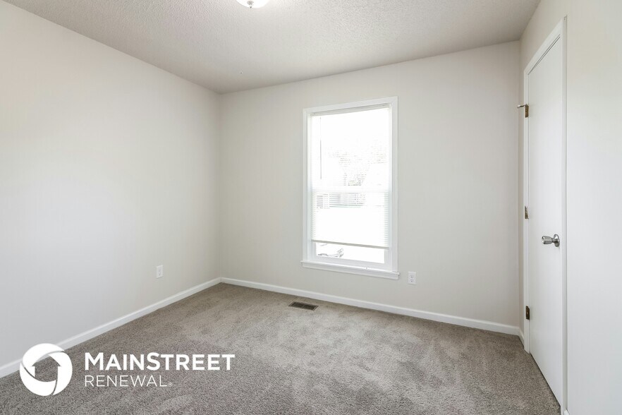 Building Photo - 609 NE Bristol Dr