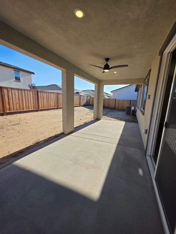 Building Photo - 2508 Oleander Dr