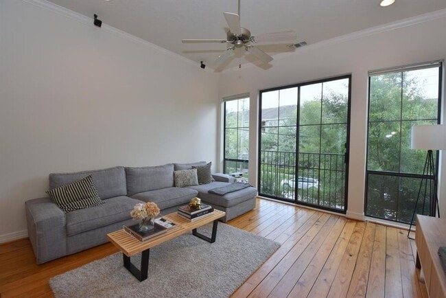 Building Photo - One-of-a-Kind Townhome in Desirable Midtown!