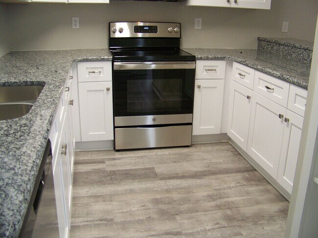 Building Photo - WATERS EDGE