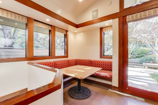 Building Photo - 28 Meadow Rd