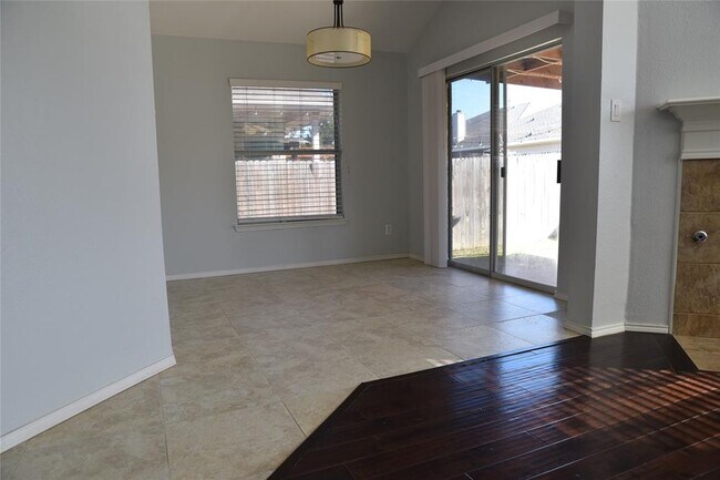 Building Photo - 4512 Sunmeadow Ln