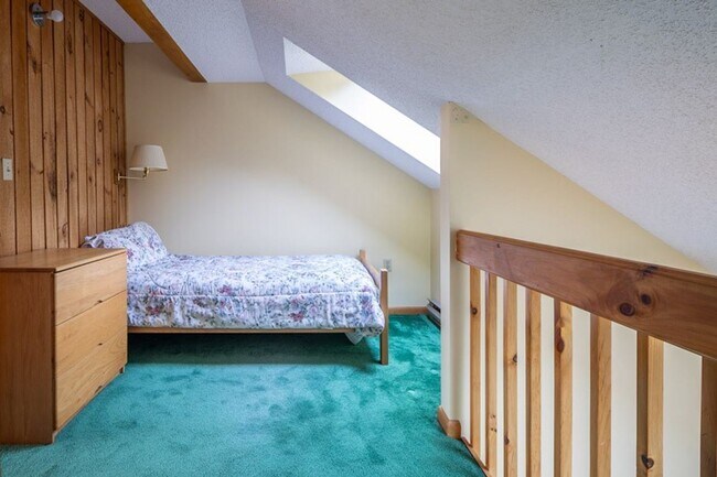 Building Photo - 2+ Bed 2 Bath Furnished Winter Seasonal 6mo Rental Available Nov 1! - $1750/mo