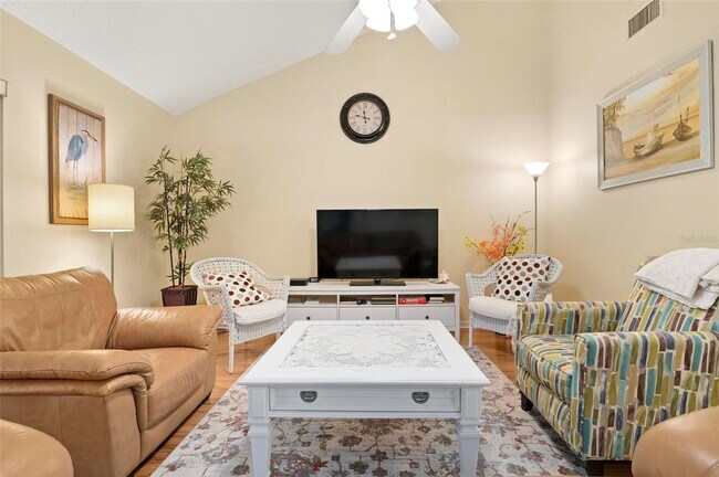 Building Photo - SEASONAL TROPICAL GETAWAY!