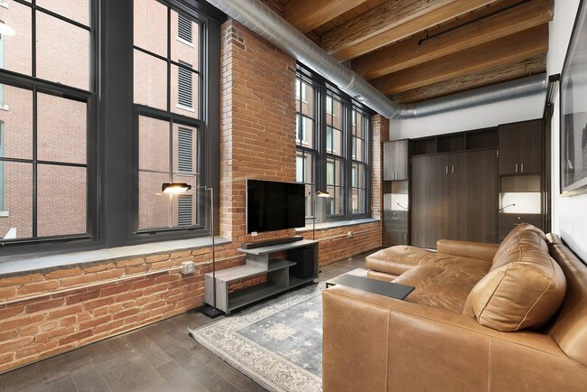 Building Photo - 319 A St