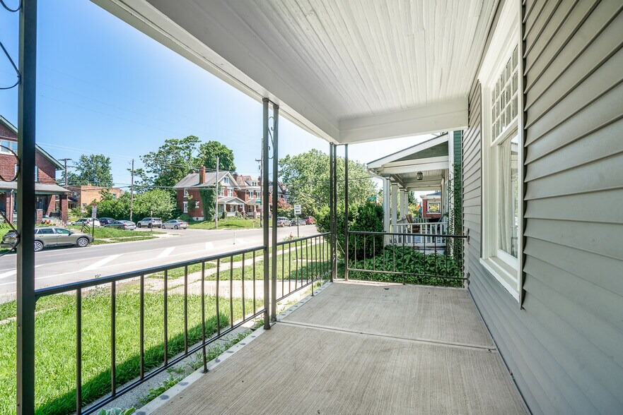 Exterior - Front - 2435 Summit St