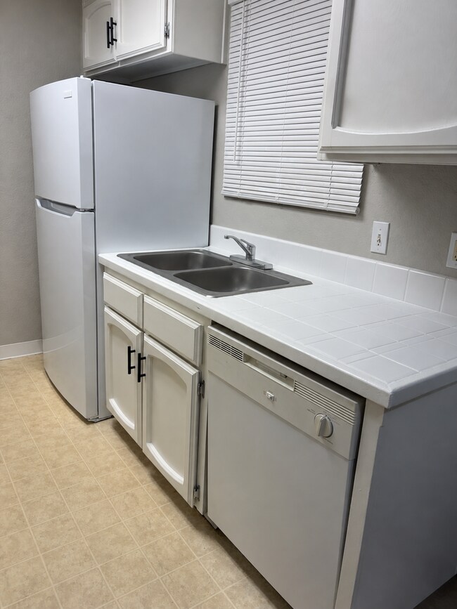 Building Photo - 2705 Villalovos Ct