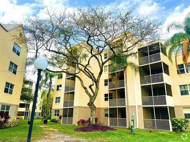 Building Photo - 8353 Lake Dr