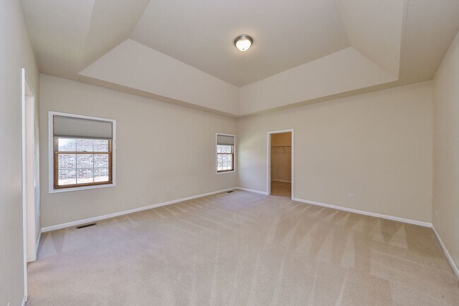 Building Photo - 4N382 Mark Twain St