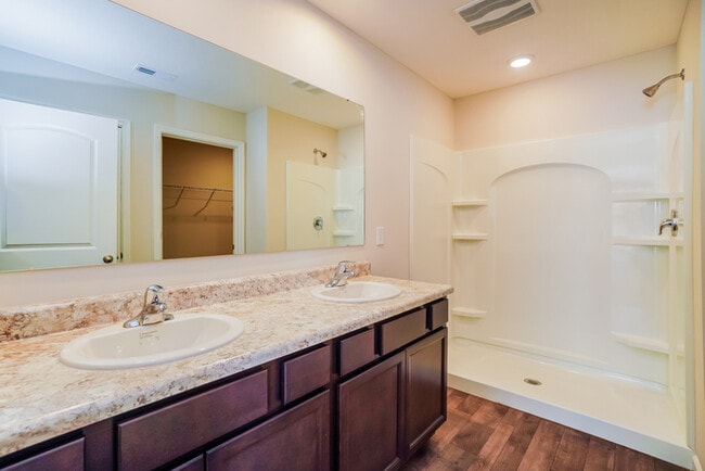 Building Photo - 2233 Woodson Dr