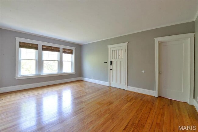 Building Photo - 6318 S Rosebury Ave