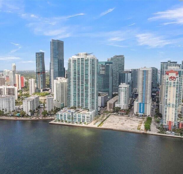 Building Photo - 1331 Brickell Bay Dr