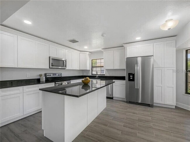 Building Photo - 1463 E Brookshire Ct
