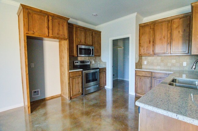 Building Photo - China Spring 4-Bedroom